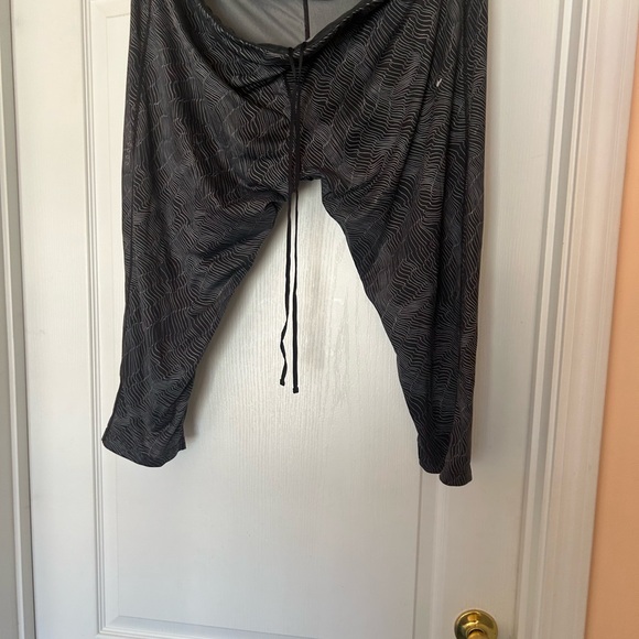 Nike Capris - Picture 3 of 3